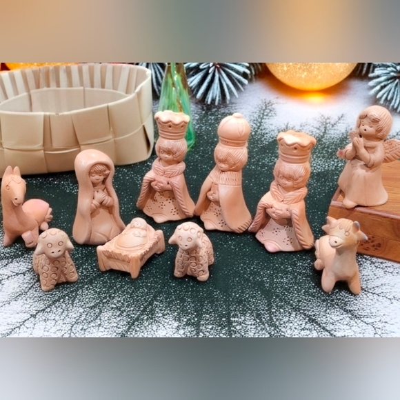 Vintage Handcrafted Terracotta 10-Piece Nativity Set - Folk Art - Picture 8 of 8